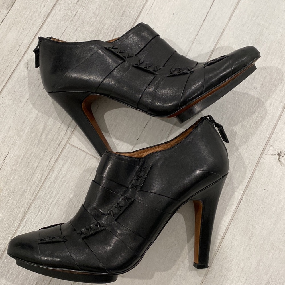 No 704b Hannie Black Heels. Size 38.5. Heel 4.5”
